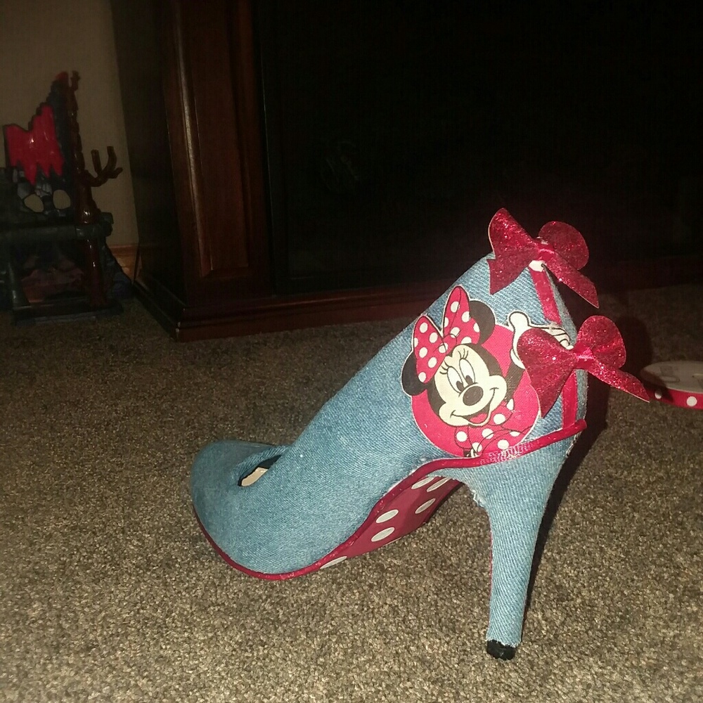 💥COMING SOON💥 CUSTOM MADE MINNIE MOUSE HEELS - Picture 2 of 7